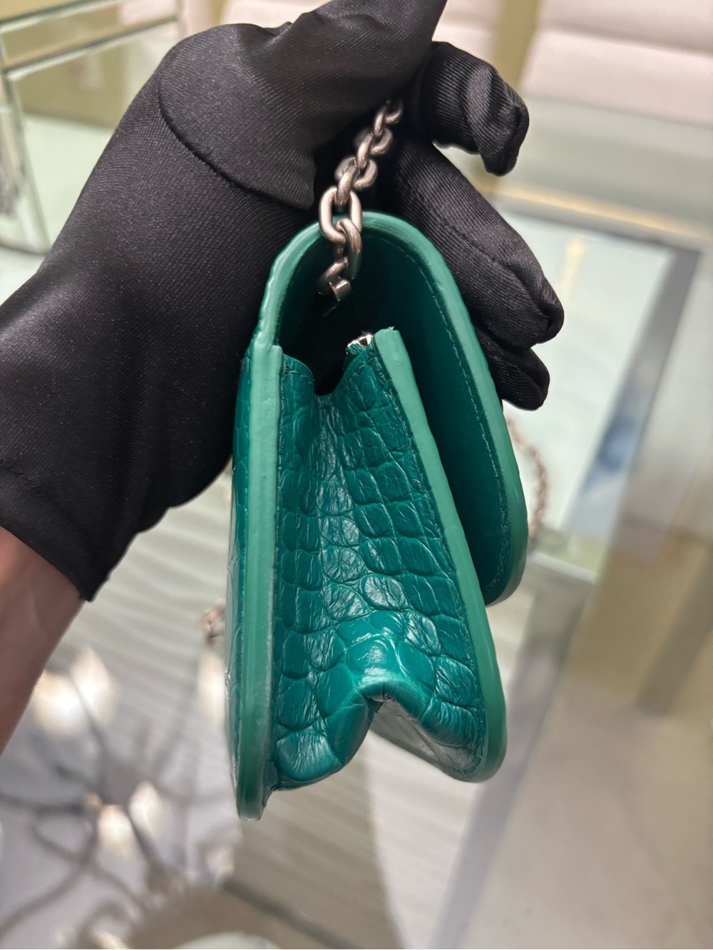 Authentic Balenciaga Gossip Wallet on Chain (WOC) in Jade green - Picture 9 of 15